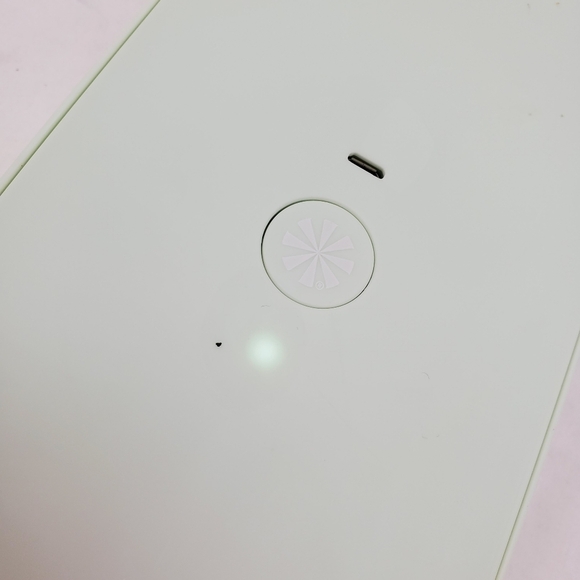 Tech Candy UV Sanitizer Phone Keys FABFITFUN Kills 99% Of Germs In 5min - Picture 5 of 14